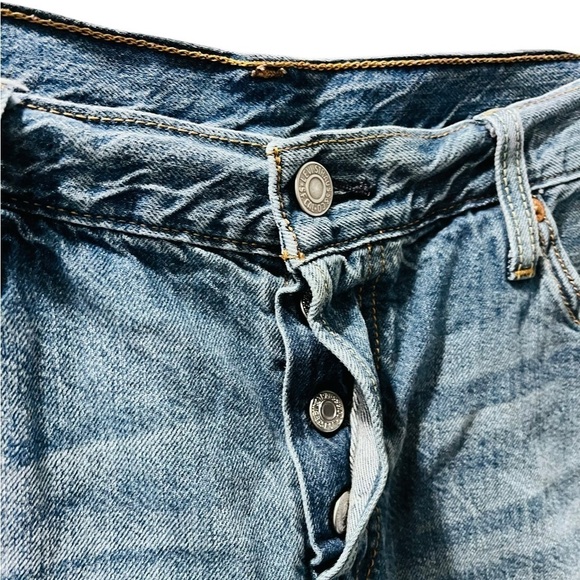 Levi Strauss 501 Medium Wash Denim Jean Shorts Size 28 Mid Rise Women's Casual - Picture 2 of 5